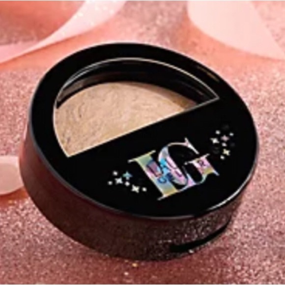 Laura Geller Balance-N-Brighten Color Correcting Foundation MEDIUM - Full Size - Picture 3 of 5